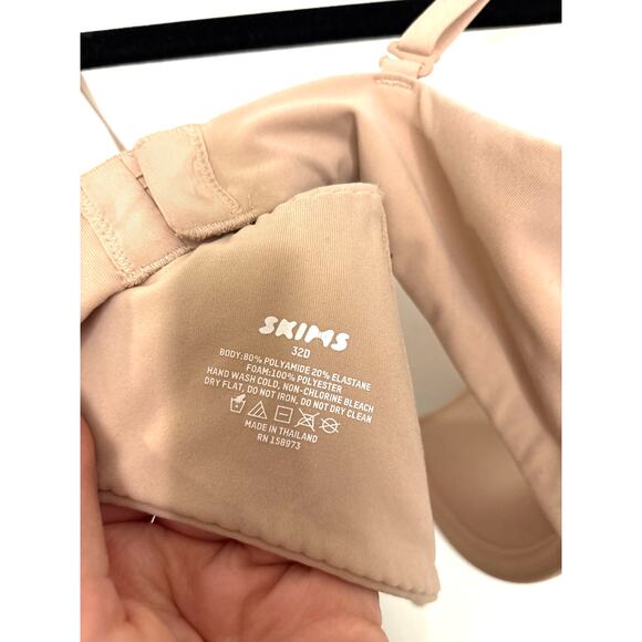 SKIMS T-Shirt Bra Womens 32D Tan Fits Everybody Underwire Padded Demi Cup - Picture 3 of 3